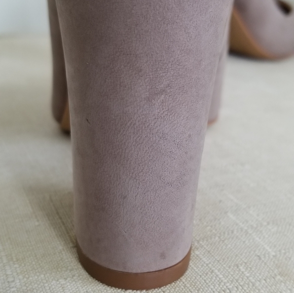 Shoes - Picture 6 of 7